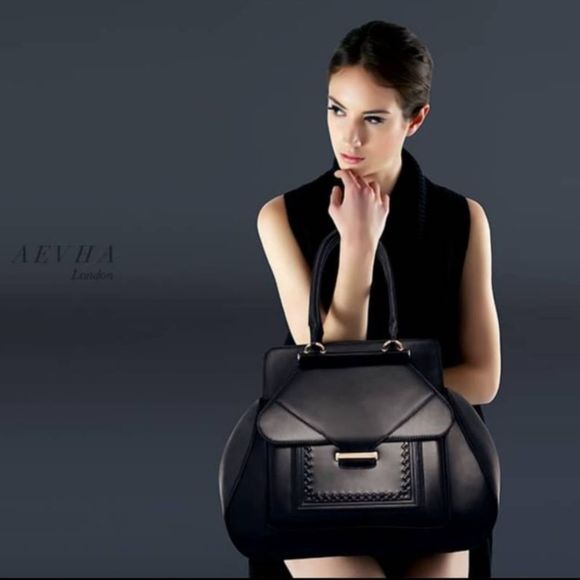 AEVHA London Hanbeau Embossed Structured Large Leather Doctor Satchel in Black - Picture 3 of 16